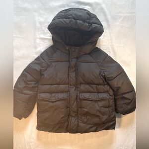 Zara, kids black puffer coat used in good condition, size 3t-4t.